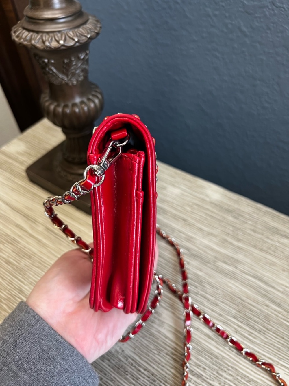 Badgley Mischka Red Quilted Chain Crossbody Bag EUC - Picture 5 of 13